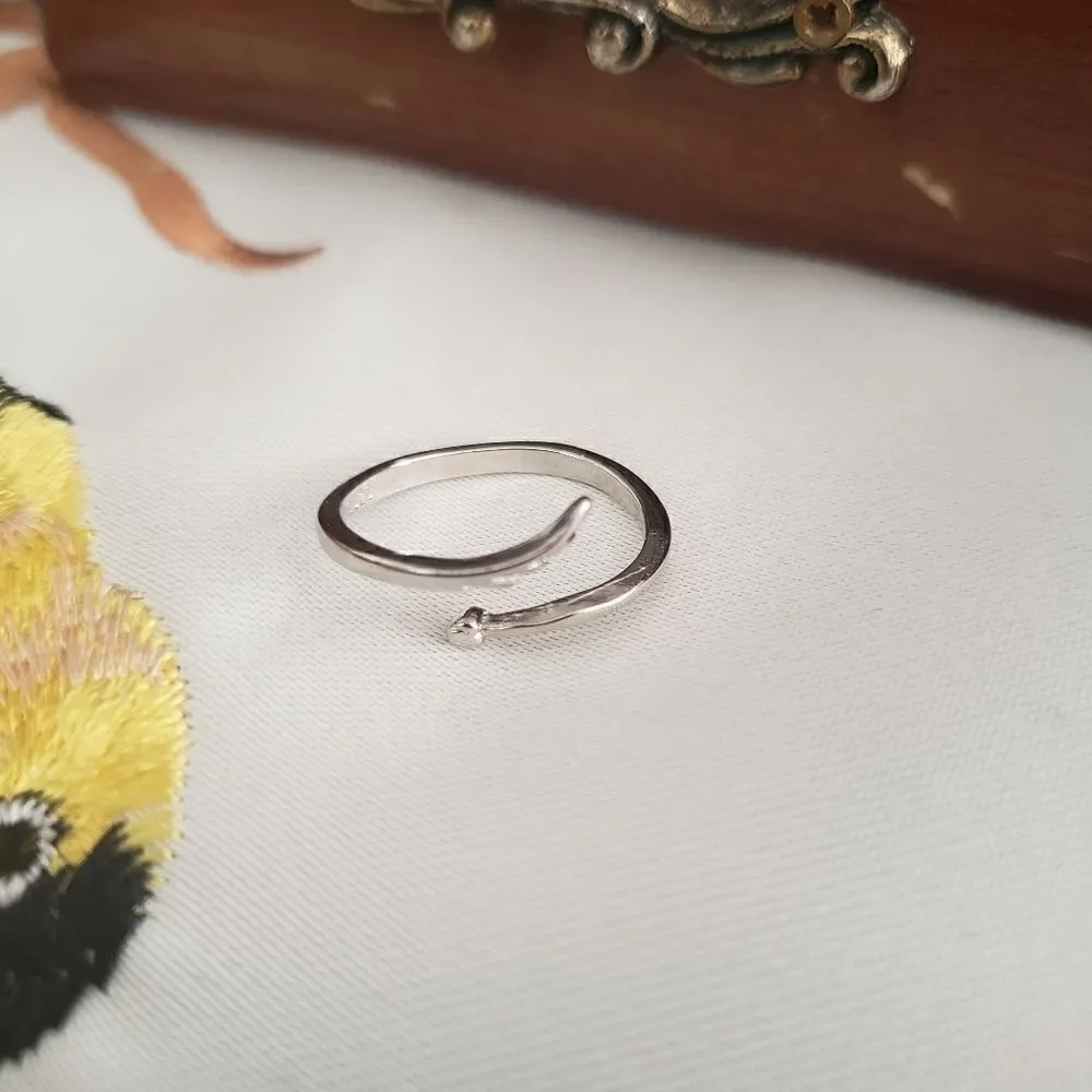 CHIC Wrap Around Finger Feather Unique Ring Adjust